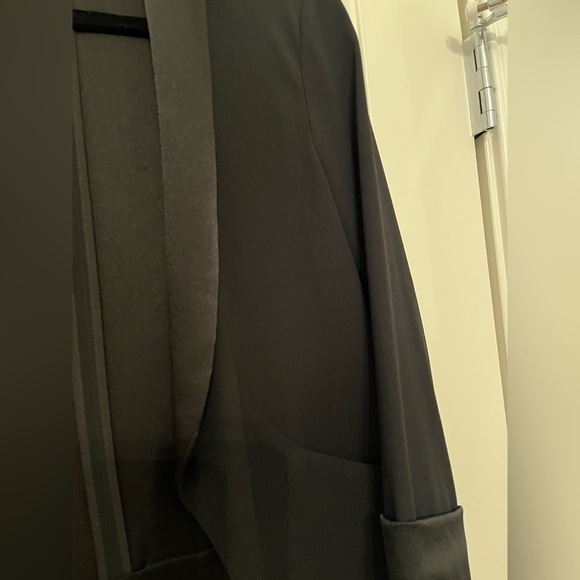 Wilfred Blazer (Aritzia Tuxedo Jacket) - Picture 3 of 4